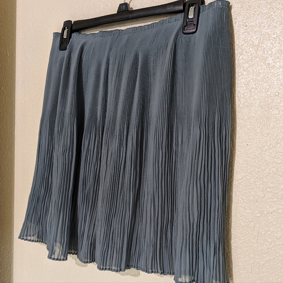 Cool tone blue flowy romantic chiffon mini skirt in size M - Picture 2 of 5